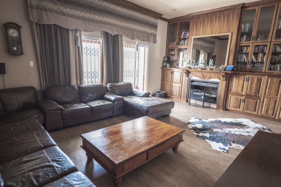 To Let 5 Bedroom Property for Rent in Wilkoppies North West